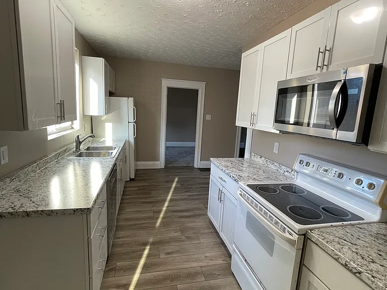 4083 S Mill Rd — Photo 2
