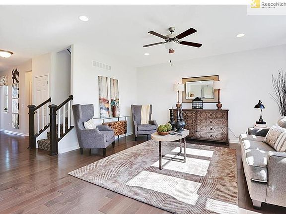 Simulated images. Actual home may vary.