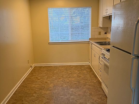 2nd image of 236 Sacramento St #1