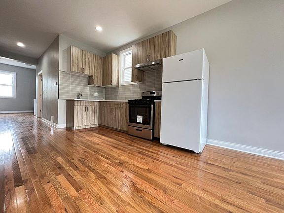 4th image of 4517 S Marshfield Ave #1