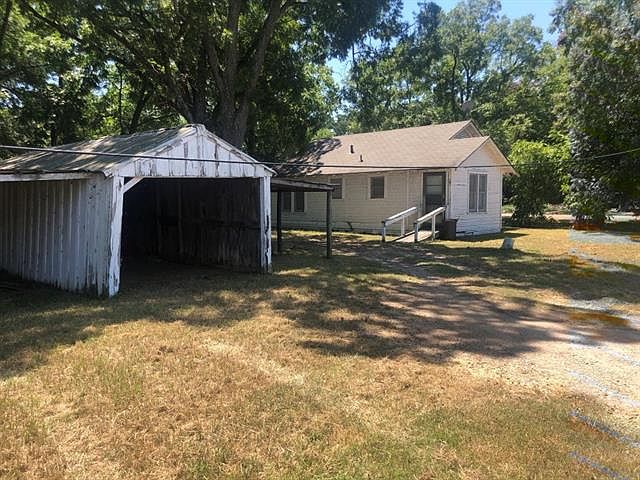 2nd image of 901 Alice St