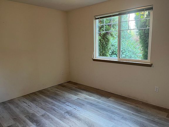 4th image of 1619 127th Ave NE APT A2