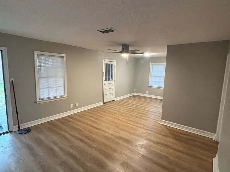 1621 Burdette Dr — Photo 3