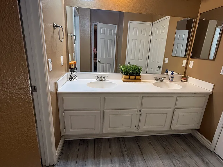 Peregrine Ln — Photo 8