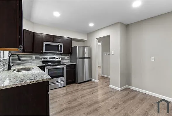 4 bed, 844 sqft, $1,850 — Photo 4