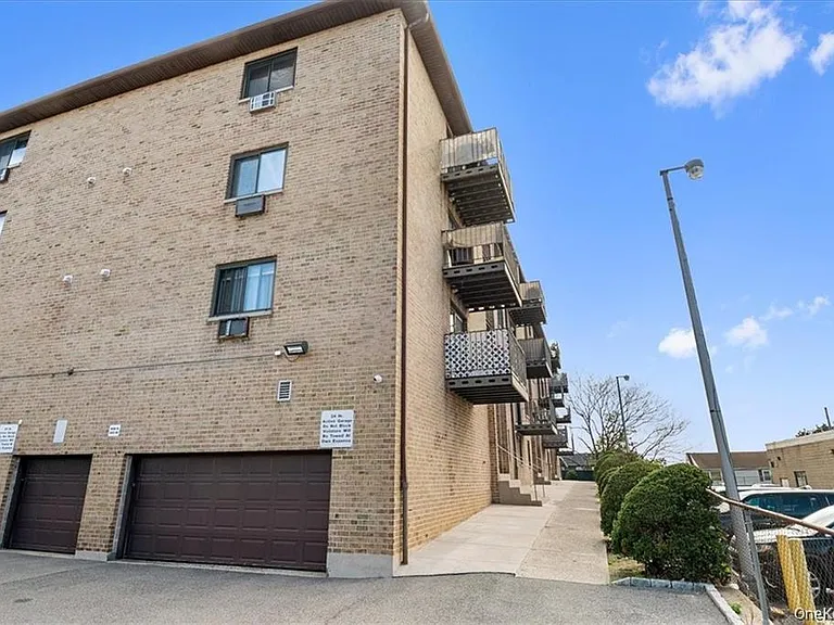 142 Trenchard St #2E — Photo 13