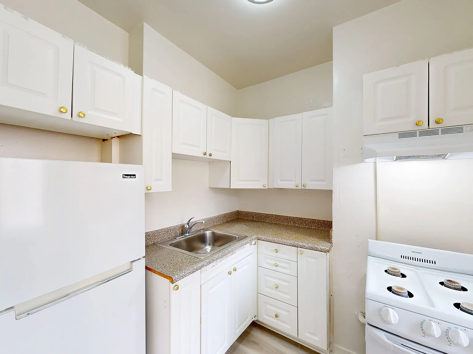 Bright SF Studio | Water & Trash Included | Shared Laundry — Photo 1
