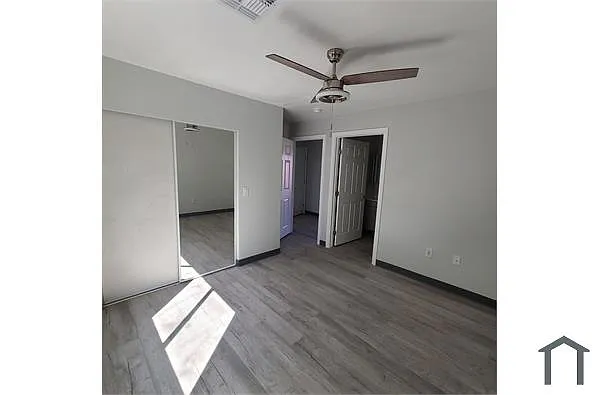 Building Photo - 23 E Illini St #103