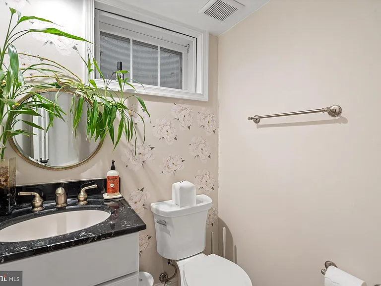 610 Crestwood Dr — Photo 29