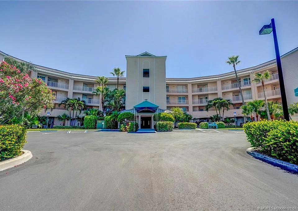 5750 NE Island Cove Way #3203