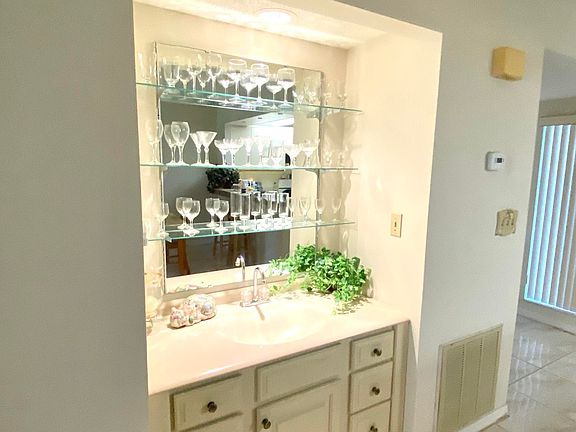 4th image of 1025 Country Club Dr #414