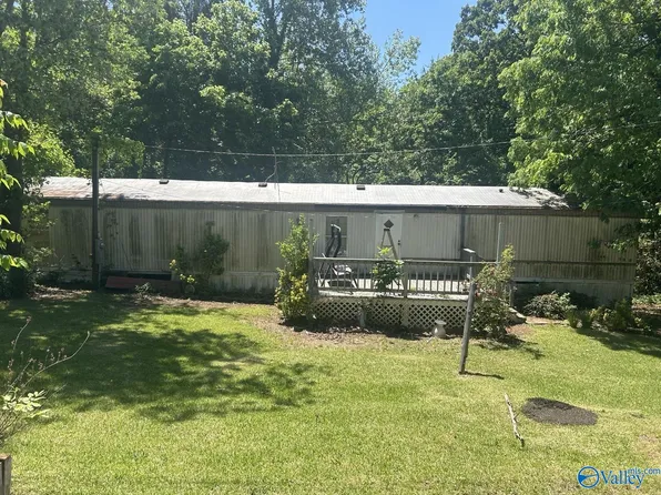 134 Maples Rd, Laceys Spring, AL 35754