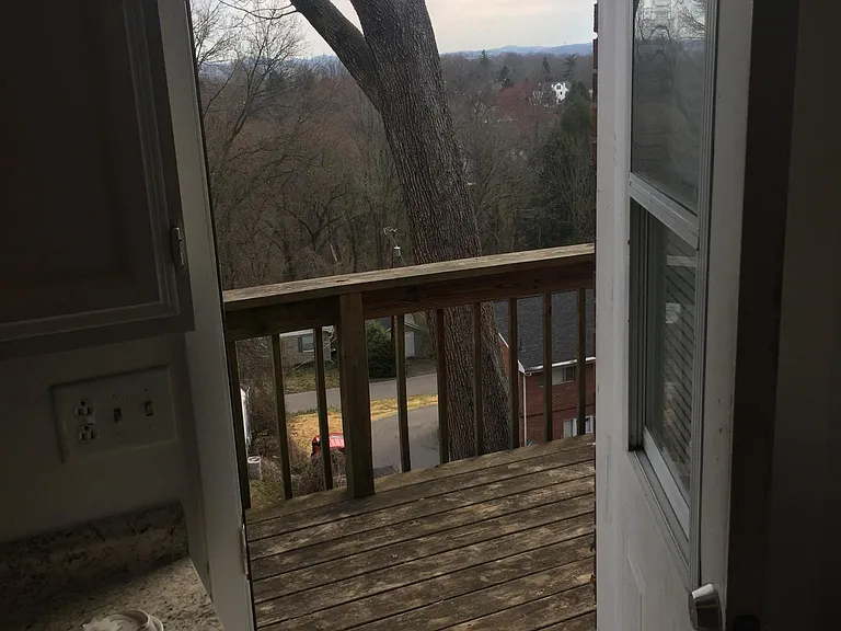 121 Oakwood Rd #E — Photo 5