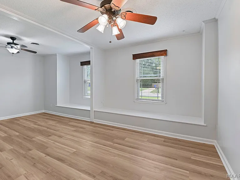 111 Lori St — Photo 24
