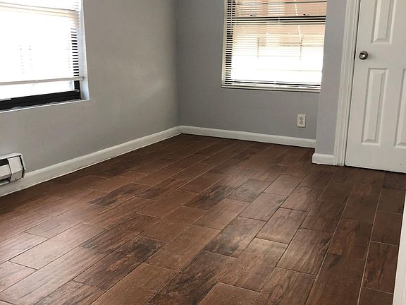 2nd image of 1095 Longwood Ave #2