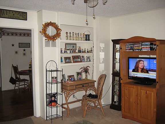 3rd image of 705 Virginia St