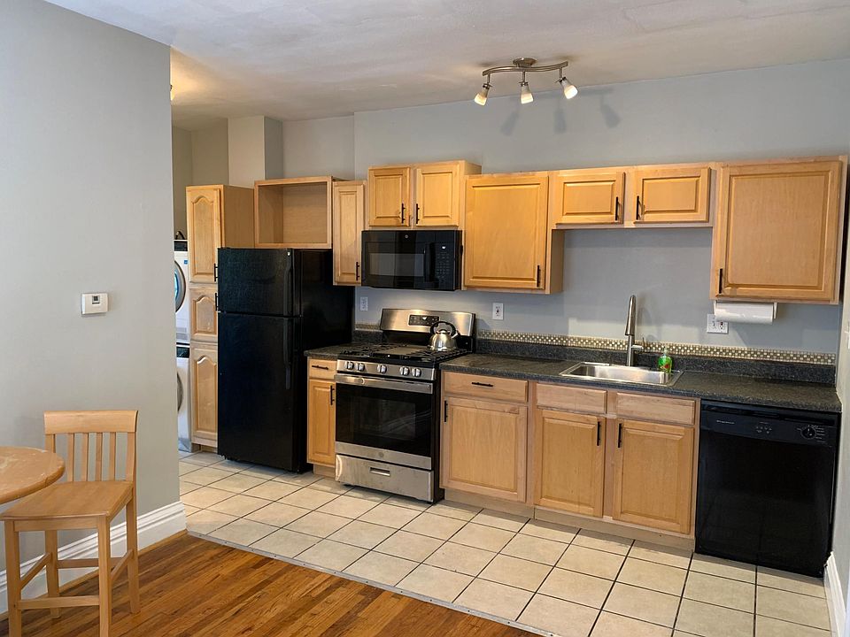 Full kitchen