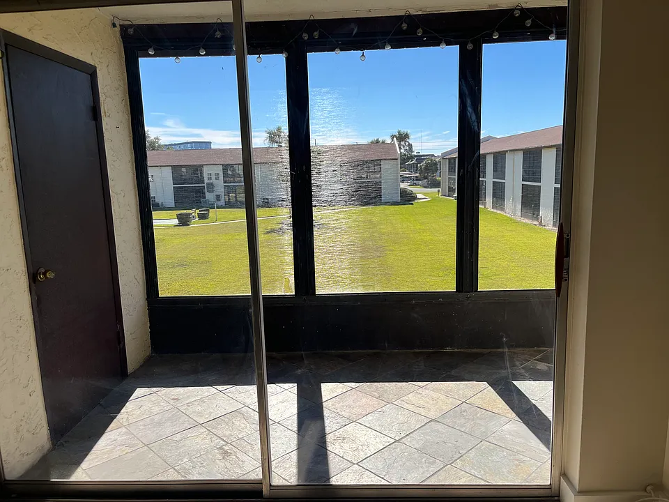 4956 Harbor Villa Ln
