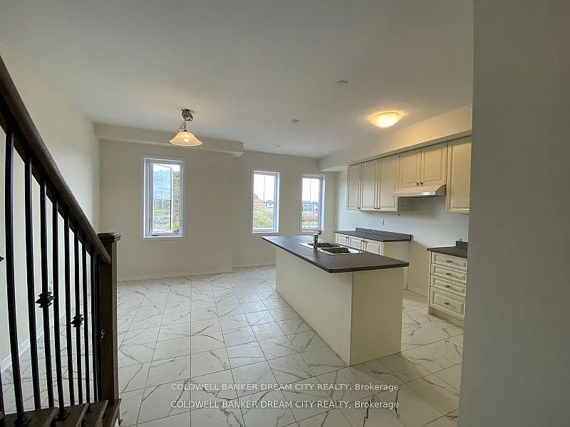 3 bed, $2,599 — Photo 4