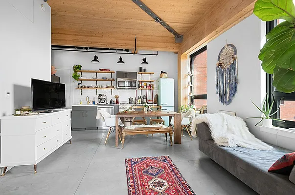 Rented by MNS | media 2