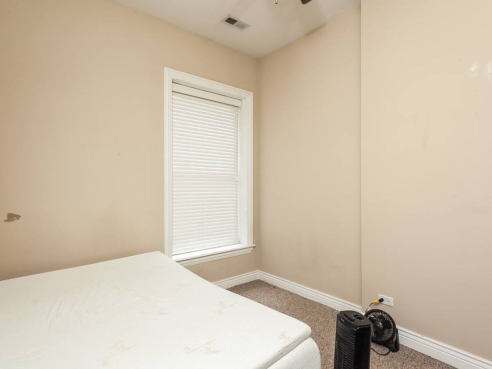1st image of 3154 S Prairie Ave