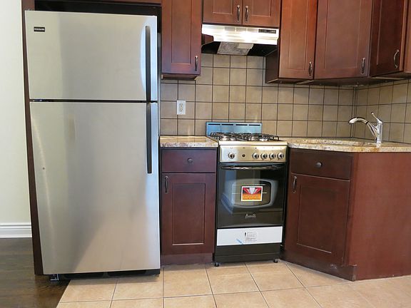 4th image of 157 Evergreen Ave APT 3R