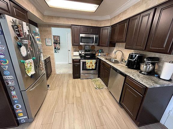 3rd image of 850 SE 2nd Ave
