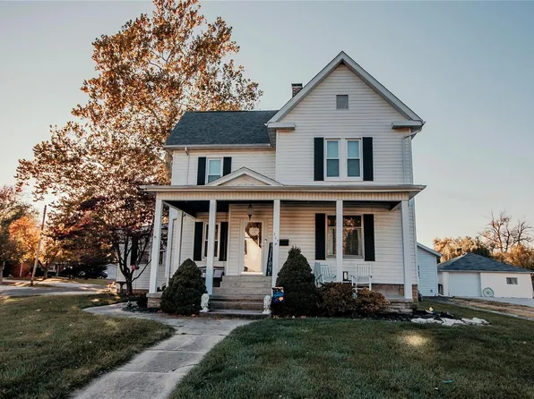 305 N Easton St, Staunton, IL 62088