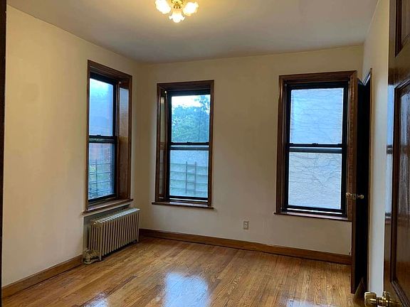 3rd image of 386 14th St #3R