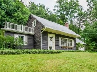 35 Taunton Lake Dr, Newtown, CT 06470