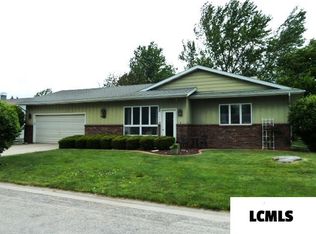 520 Southgate Dr, Lincoln, IL 62656