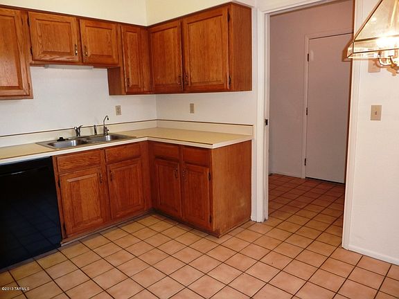 3rd image of 8565 E Pembrook Dr