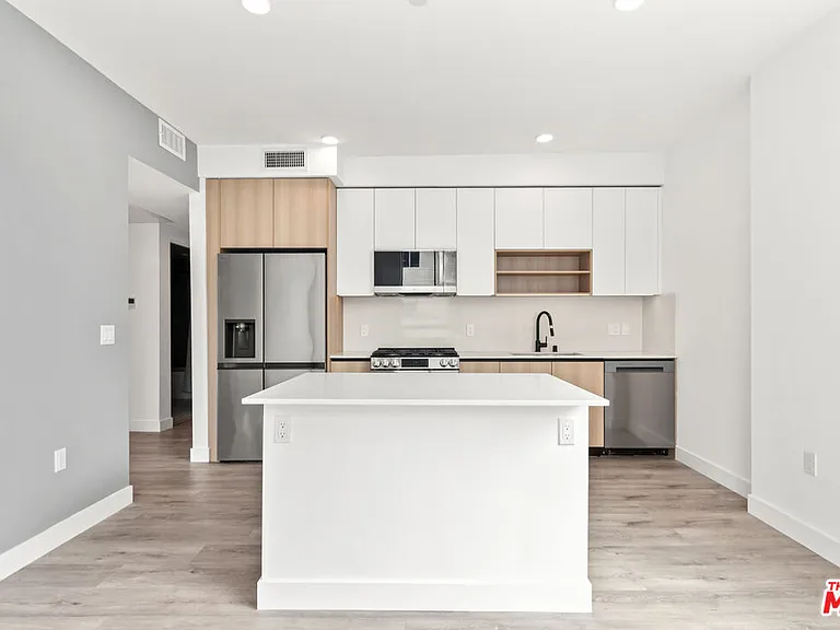 11013 Hartsook St #305 — Photo 3