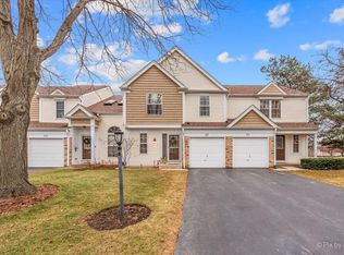 33 Carey Ln, Streamwood, IL 60107