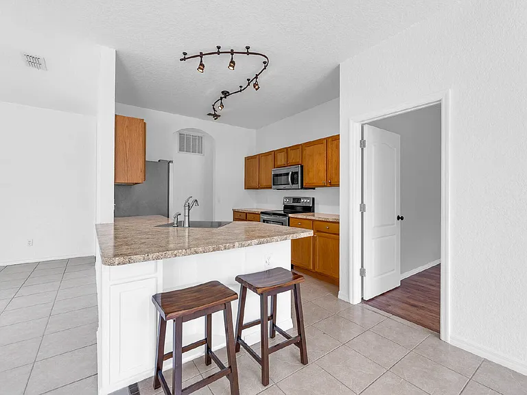 1151 N Hampton Dr — Photo 22