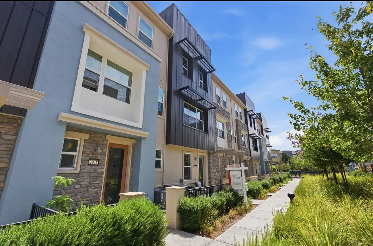 3 bed, 1608 sqft, $4,200 — Photo 1