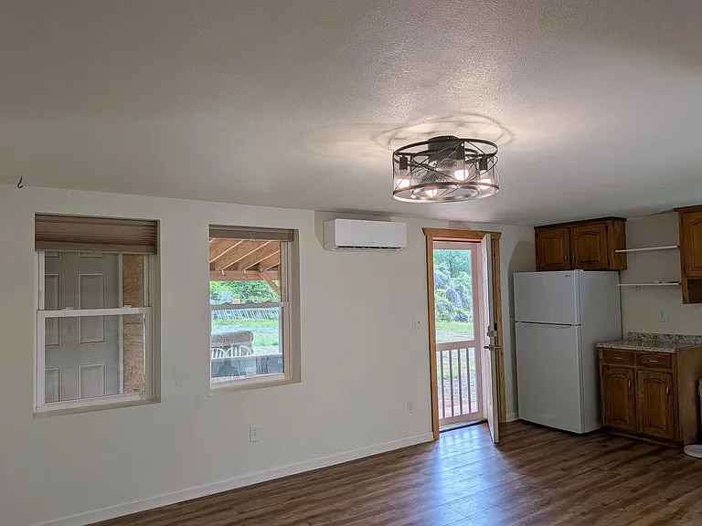 825 N Green River Rd #C — Photo 3