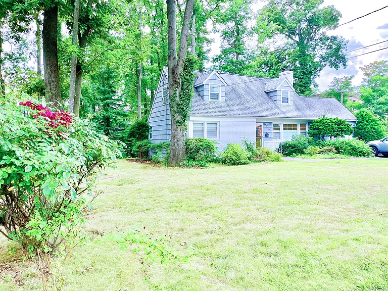 258 Steamboat Rd — Photo 17
