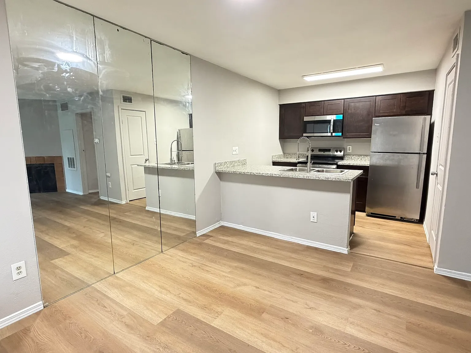 2 bed, 989 sqft, $1,100 — Photo 4