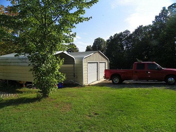 5th image of 183 Miranda Ln