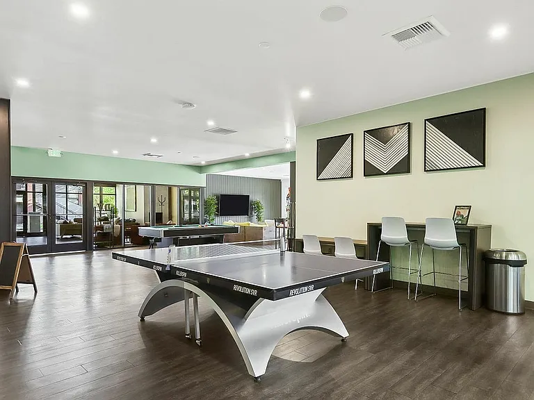 3225 Kinsrow Ave - WEB-20