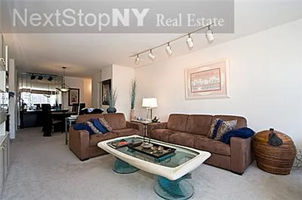 Sold by NextStopNY | media 22