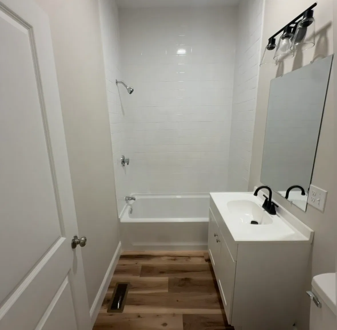 2 bed, 950 sqft, $1,800 — Photo 3