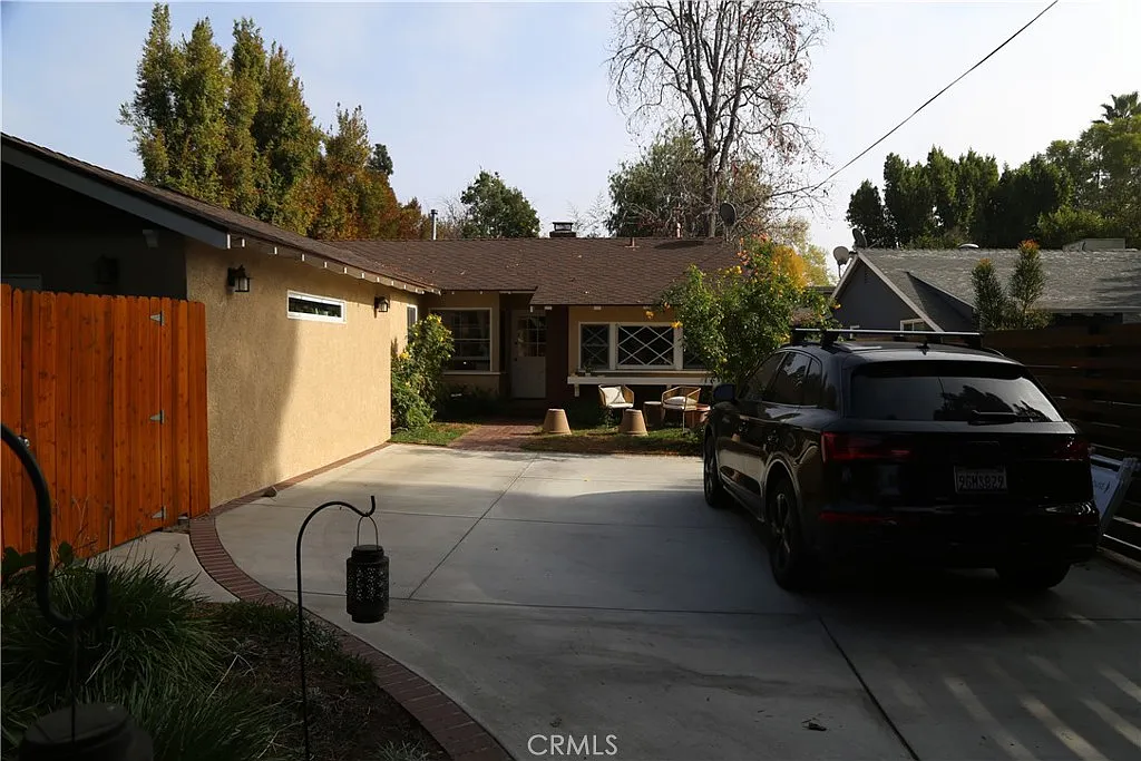 3 bed, 1900 sqft, $5,450 — Photo 1