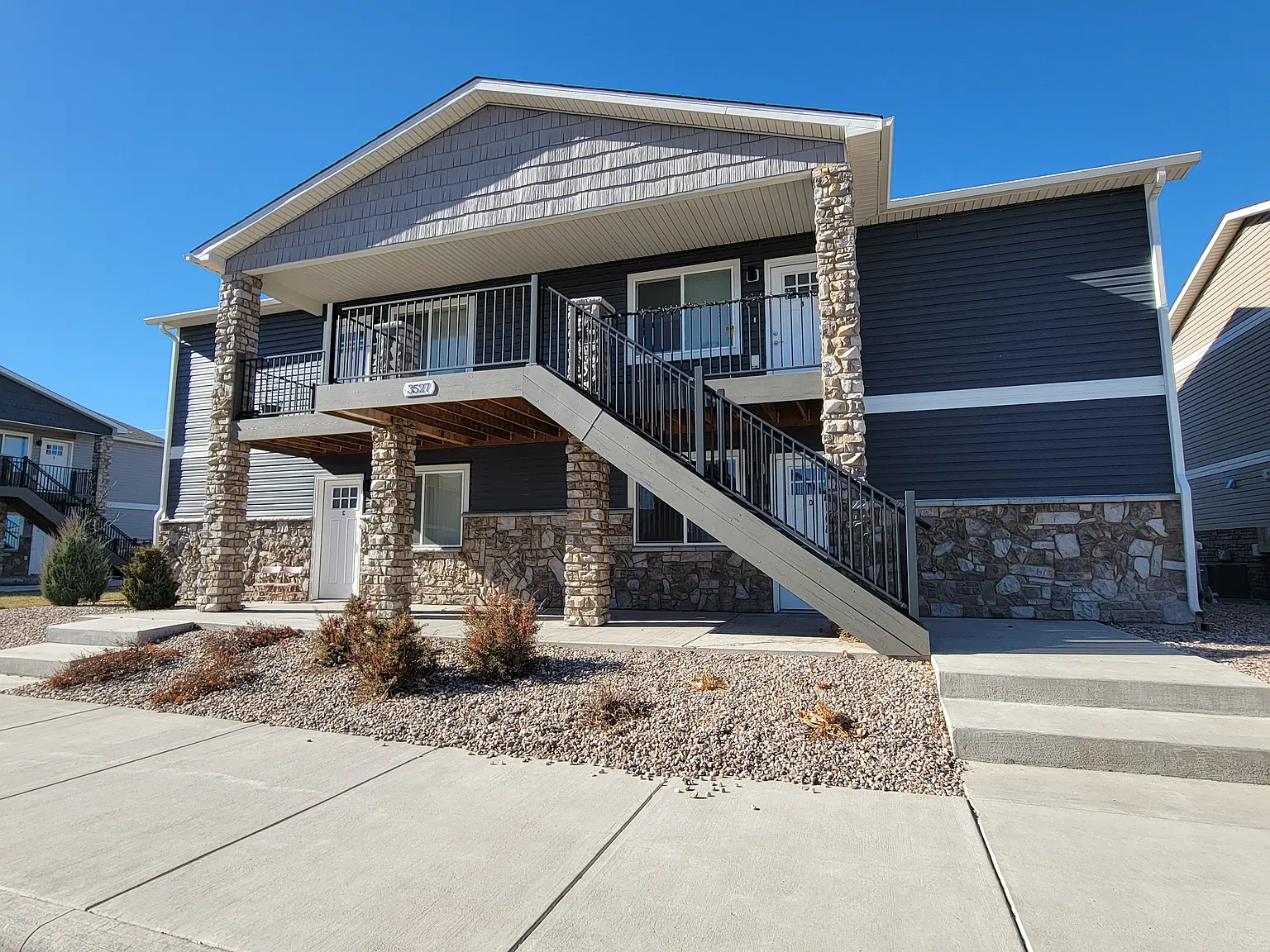 2 bed, 1000 sqft, $1,550 — Photo 1