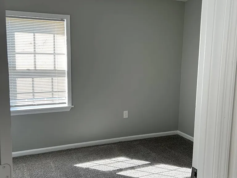 920 Lamore St — Photo 5