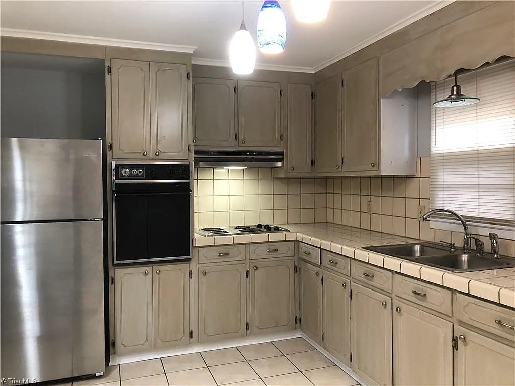 1372 Unity Street - B — Photo 4