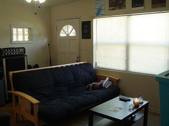 4th image of 1928 Carrigan Ave