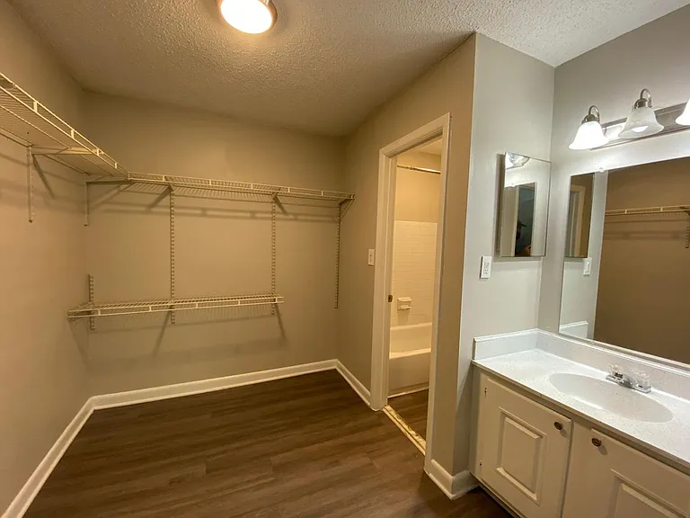 Gleneagle Apartment Homes — Photo 71