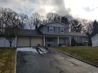 118 Northfield Rd, Hauppauge, NY 11788